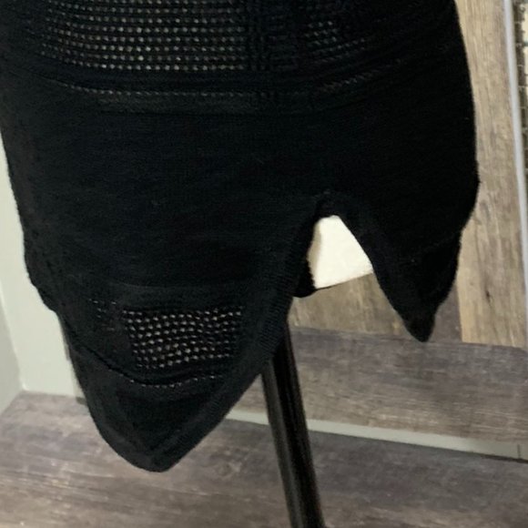 The Limited Black Cold Shoulder Tunic Length Shirt. XS - Picture 3 of 5